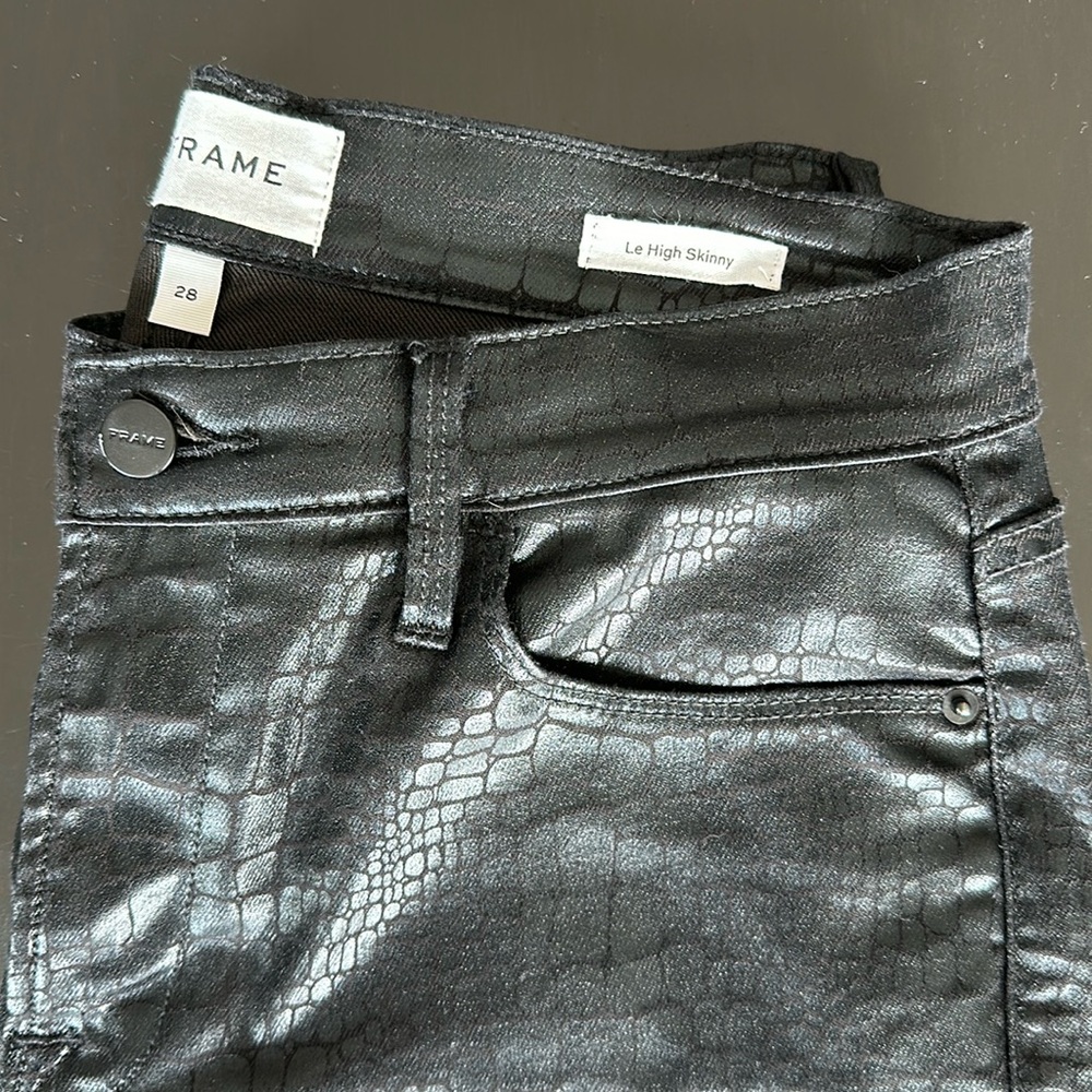 Frame mid rise Le High Skinny black snake print jeans